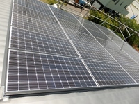 屋根には、パナソニック製太陽光発電システム4.8ＫＷ。