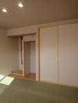 モダン和室。将来の暮らしに配慮して和室を配置。天井・畳とも市松模様。