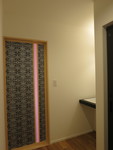 和室入り口はモダンに。入口脇に手洗い兼洗面あり。和室は、ﾘﾋﾞﾝｸﾞとは独立した配置。プライベートが保たれます。