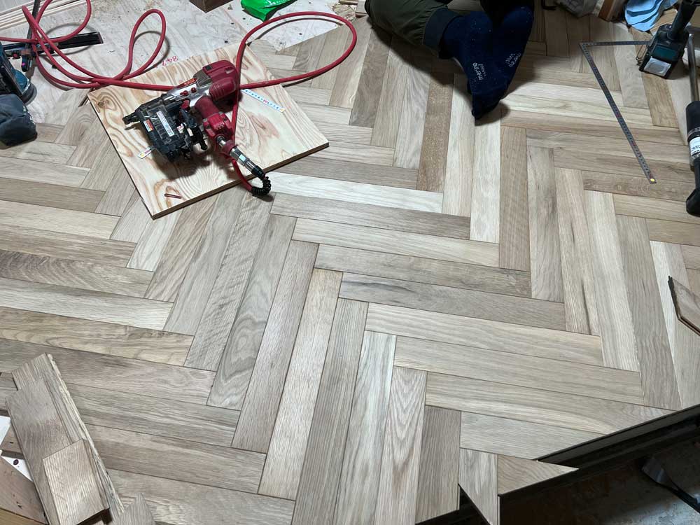 フローリング貼り