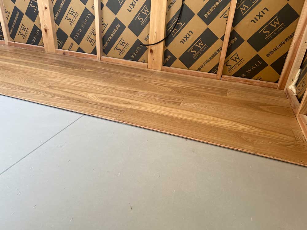 フローリング貼り