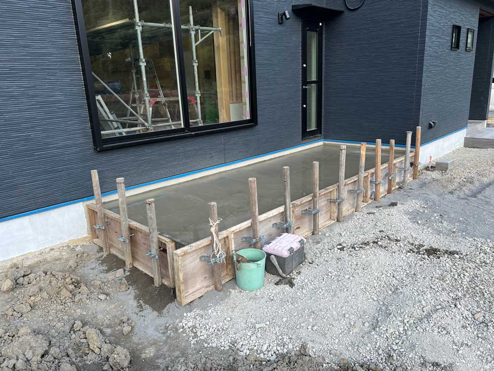 外構工事：タイルデッキ